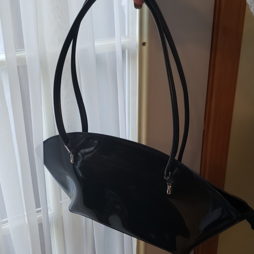 Black Beijo patent leather bag